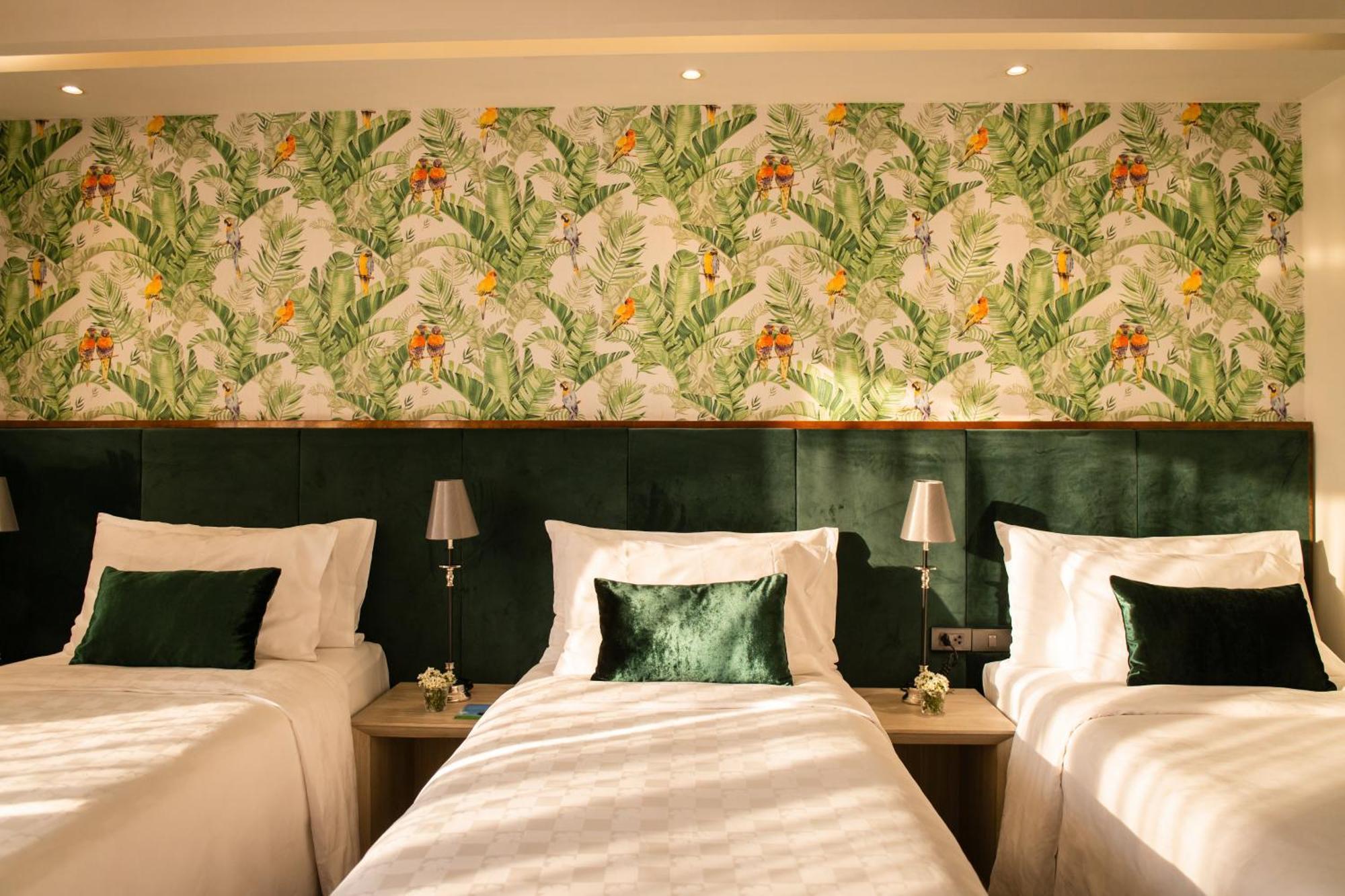 Hotel Clover Asoke - Sha Extra Plus Bangkok Exterior photo