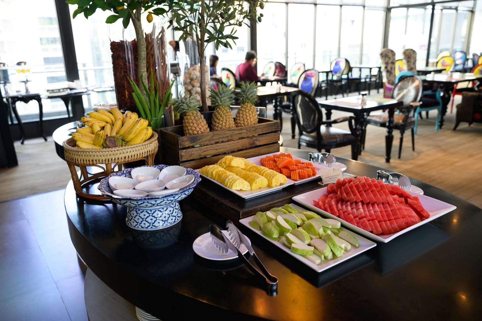 Hotel Clover Asoke - Sha Extra Plus Bangkok Exterior photo