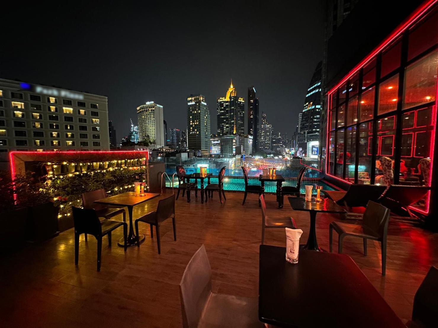 Hotel Clover Asoke - Sha Extra Plus Bangkok Exterior photo
